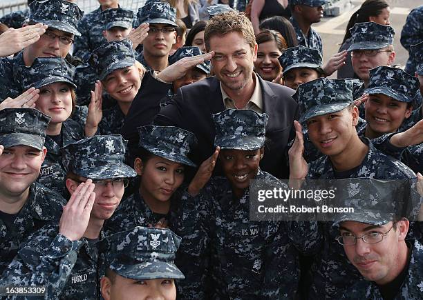 Gerard Butler Visits Photos and Premium High Res Pictures - Getty Images