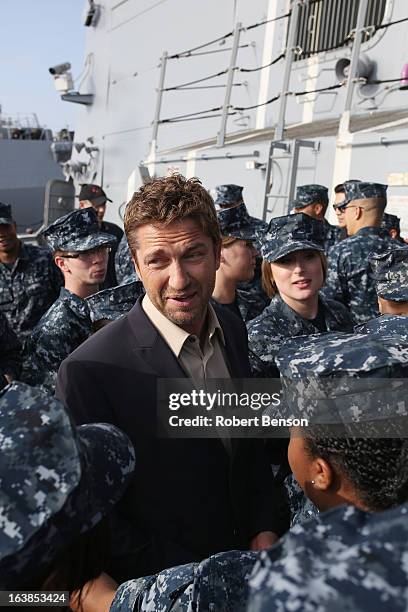 Gerard Butler Visits Photos and Premium High Res Pictures - Getty Images