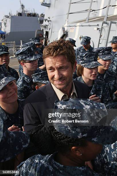 Gerard Butler Visits Photos and Premium High Res Pictures - Getty Images