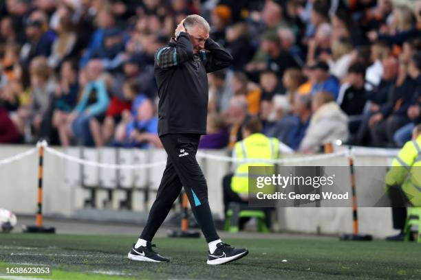 Nigel Pearson, Manager of Bristol City, reacts during the Sky Bet Championship match between Hull City and Bristol City at MKM Stadium on August 25,...