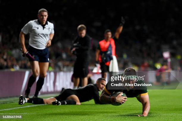Malcolm Marx of South Africa scores a try from a line-out during the Summer International match between New Zealand All Blacks v South Africa at...
