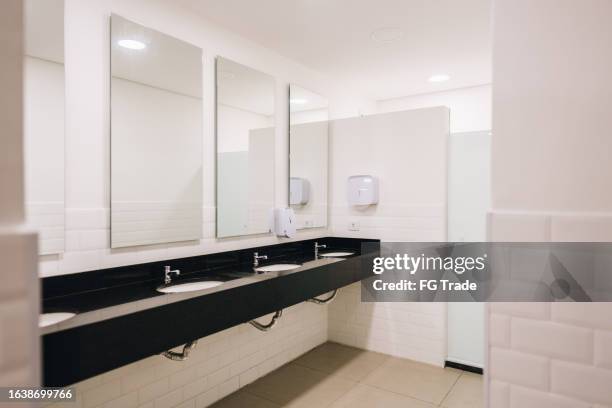 empty public restroom - locker room stock pictures, royalty-free photos & images