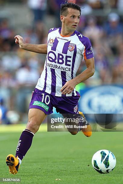 Liam Miller of the Perth Glory controls the ball during the round 25 A-League match between the Perth Glory and the Wellington Phoenix at nib Stadium...