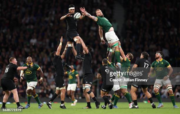 Tupou Vaa'i of New Zealand and RG Snyman of South Africa compete for a line-out during the Summer International match between New Zealand All Blacks...