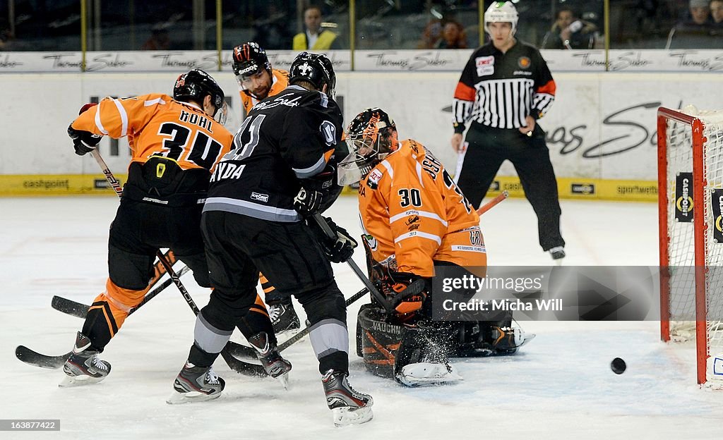 Thomas Sabo Ice Tigers v Grizzly Adams Wolfsburg - DEL