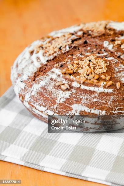 brot - vollkornbrot stock-fotos und bilder
