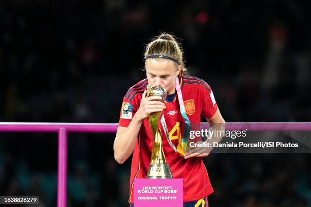 Irene Paredes of Spain celebrates the winning of the Women's World Cup and kisses the trophy during the ceremony after the FIFA Women's World Cup...