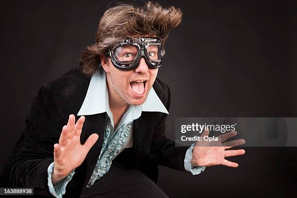 homme avec des lunettes d'aviation - lunettes daviation photos et images de collection