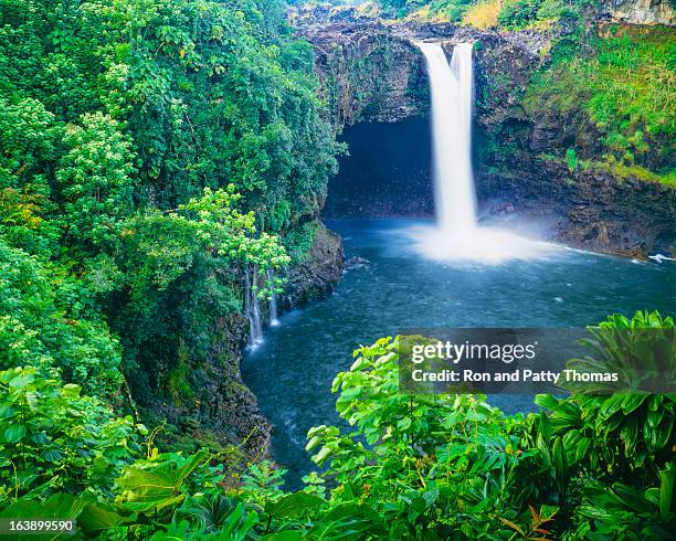 rainbow falls, hawaii - honolulu foto e immagini stock