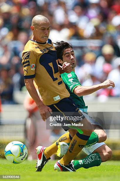 Dario Veron of Pumas struggles for the ball with Matias Britos of Leon during a match between Santos and Leon as part of Clausura 2013 Liga MX at...