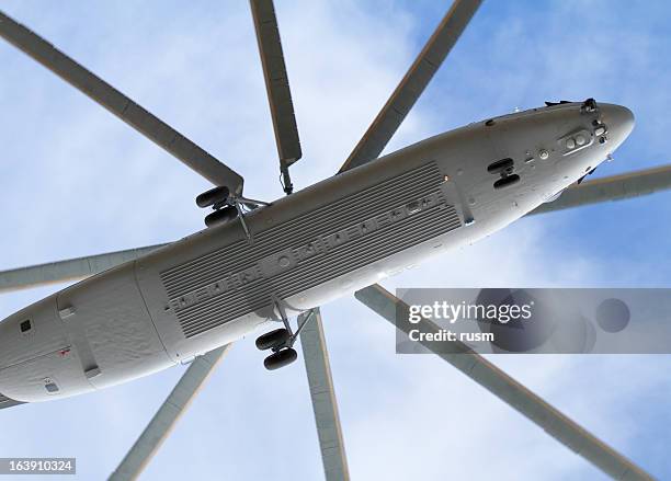 em voo de helicóptero - helicóptero militar imagens e fotografias de stock