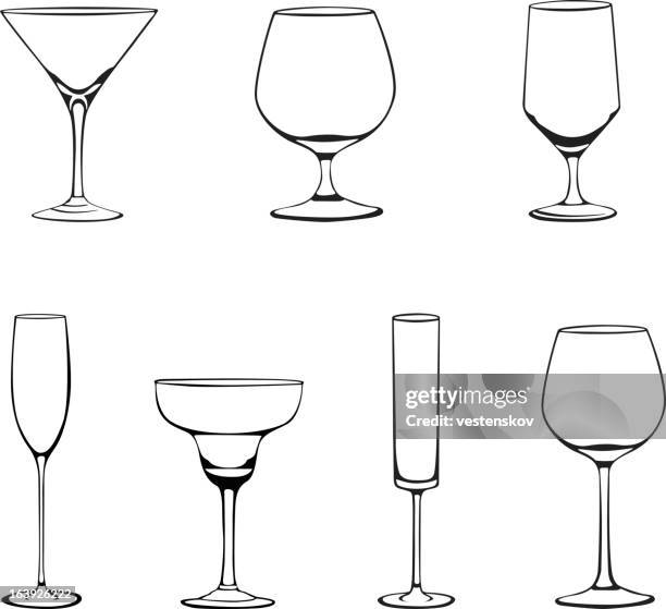 ilustraciones, imágenes clip art, dibujos animados e iconos de stock de varios drinkware vidrio - vaso de martini