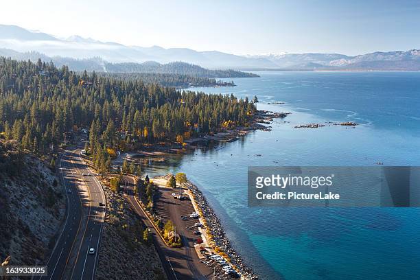 lago tahoe costa orientale autunno mattina - nevada foto e immagini stock