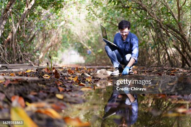 Ecologist Sampling 27,583 River Ecosystem Stock Photos, High-Res Pictures, and Images ...