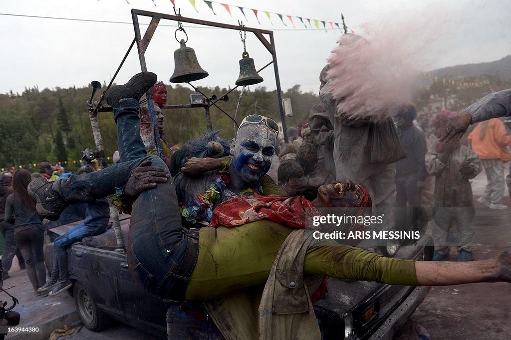 GREECE-TRADITION-FLOUR WAR