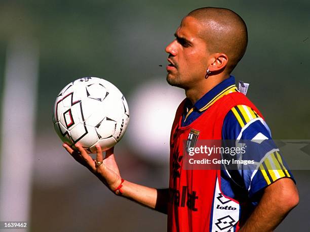 Portrait of Juan Sebastian Veron of Parma during training in Parma, Italy. \ Photo: Claudio Villa \ Mandatory Credit: Allsport UK /Allsport