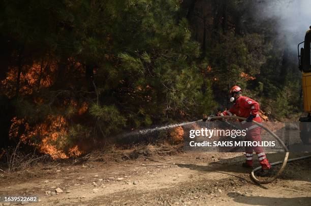 Red Cross Fire Photos and Premium High Res Pictures - Getty Images