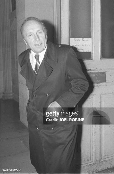 Photo prise le 24 novembre 1981 au Palais de justice à Paris, de Pierre Ottavioli, ancien patron de la Brigade criminelle, qui est chargé d'une...