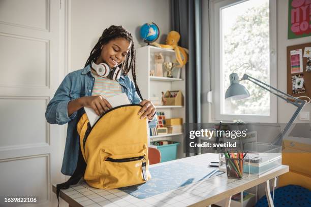 teenage girl studding at home - rugzak stockfoto's en -beelden