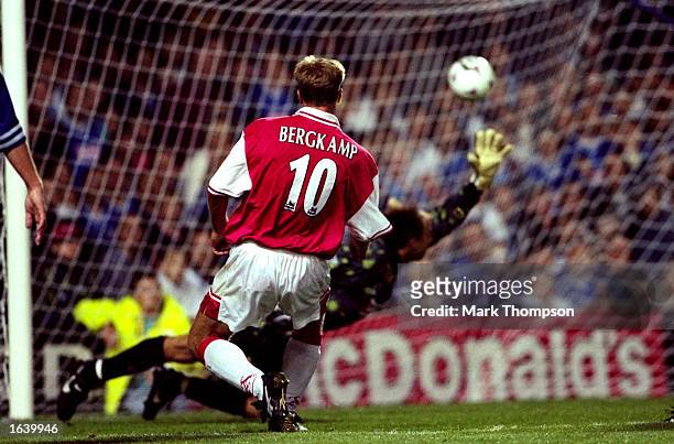 Dennis Bergkamp of Arsenal beats Kasey Keller in the Leicester City goal to score the late equaliser in the FA Carling Premiership match at Filbert...
