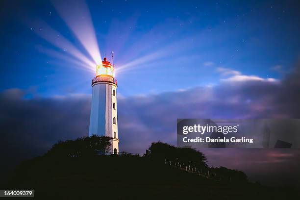 beautiful lighthouse at night - farol imagens e fotografias de stock