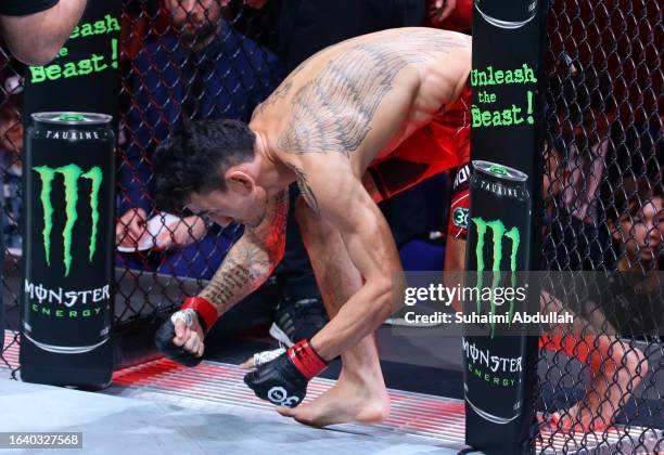 Max Holloway prepares to face Chan Sung Jung of South Korea in a featherweight bout during the UFC Fight Night event at Singapore Indoor Stadium on...