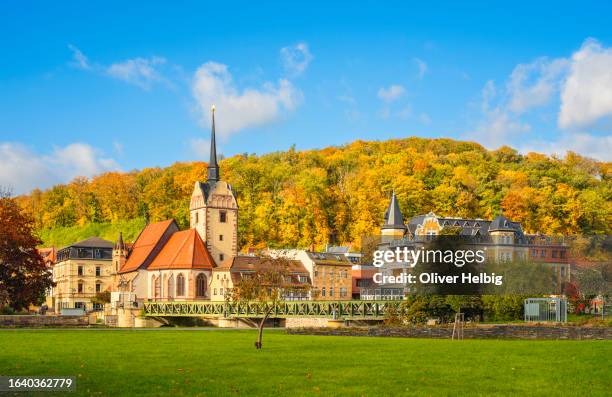 view of the historic architectural ensemble in gera untermhaus. the most prominent is the tower of the marienkirche from the 15th century. - thüringen stock-fotos und bilder