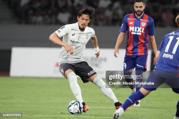 Hotaru Yamaguchi of Vissel Kobe in action during the J.LEAGUE Meiji Yasuda J1 25th Sec. Match between F.C.Tokyo and Vissel Kobe at National Stadium...