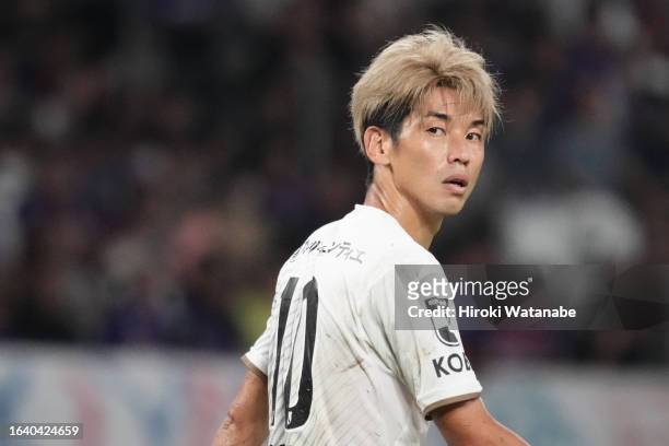 Yuya Osako of Vissel Kobe looks on during the J.LEAGUE Meiji Yasuda J1 25th Sec. Match between F.C.Tokyo and Vissel Kobe at National Stadium on...