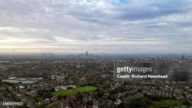 london skyline - ドッグランズ ストックフォトと画像