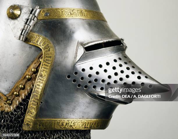 Helmet and chain mail of a composite armour, 1361-1366, which belonged to Ulrich IV von Matsch, made in Milan. Italy, 14th century. Sluderno, Armeria...