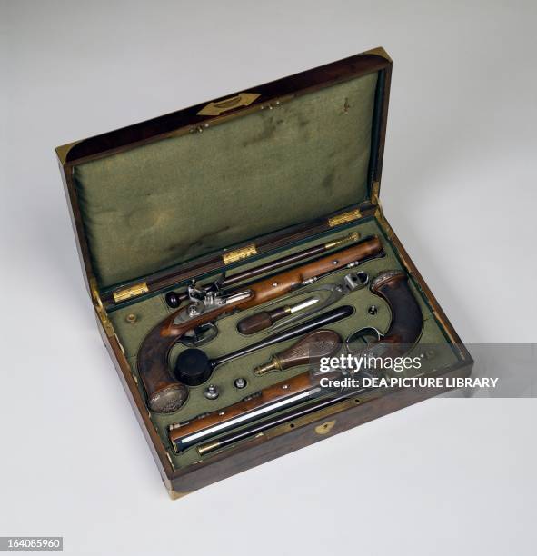 Box with a pair of flintlock pistols by the gunsmith Bernard. France, 19th century. Liegi, Musée D'Armes