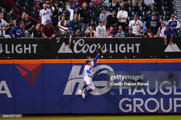 Brandon Nimmo of the New York Mets jumps to attempt to catch the ball during the game between the Seattle Mariners and the New York Mets at Citi...