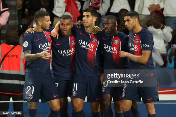 Marco Asensio of PSG celebrates his goal with Lucas Hernandez, Kylian Mbappe, Ousmane Dembele, Achraf Hakimi during the Ligue 1 Uber Eats match...