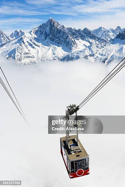 a cable car traveling up a snowy mountain - mont blanc stock pictures, royalty-free photos & images