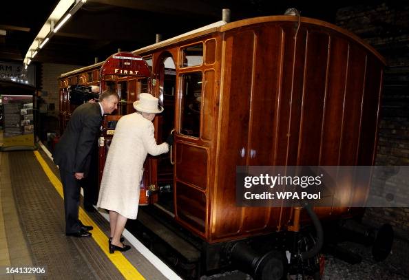 The Queen, Duke Of Edinburgh & Duchess Of Cambridge Visit Baker Street Underground Station The Queen, Duke Of Edinburgh & Duchess Of Cambridge Visit Baker Street Underground Station