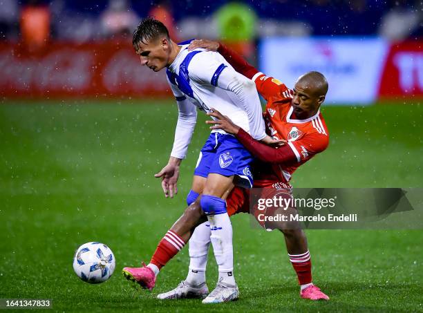 Braian Romero of Velez Sarsfield competes for the ball with Nicolas De La Cruz of River Plate during a match between Velez and River Plate as part of...