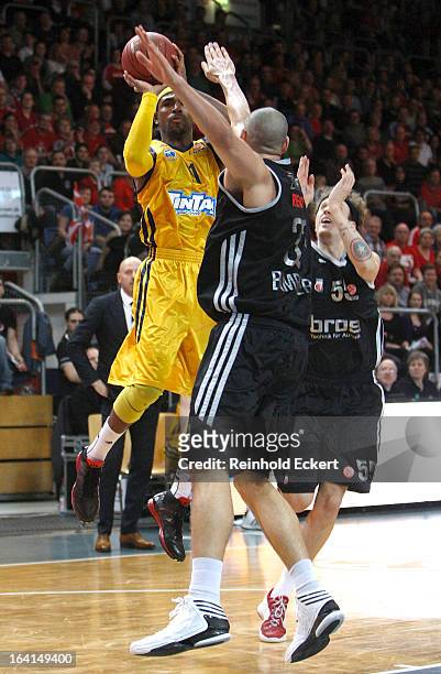 Dashaun Wood, #23 of Alba Berlin competes with Maik Zirbes, #33 of Brose Baskets Bamberg during the 2012-2013 Turkish Airlines Euroleague Top 16 Date...