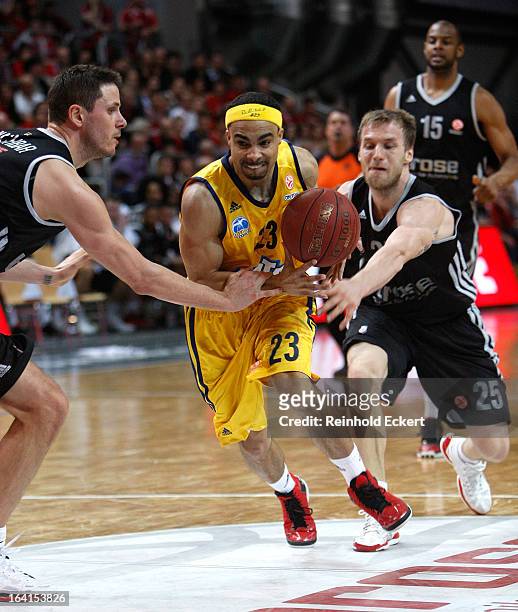Dashaun Wood, #23 of Alba Berlin competes with Anton Gavel, #25 of Brose Baskets Bamberg during the 2012-2013 Turkish Airlines Euroleague Top 16 Date...