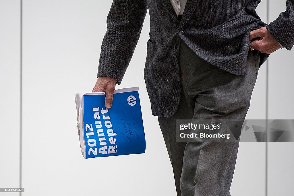 Images Outside of The Hewlett-Packard Co. Annual Shareholders Meeting