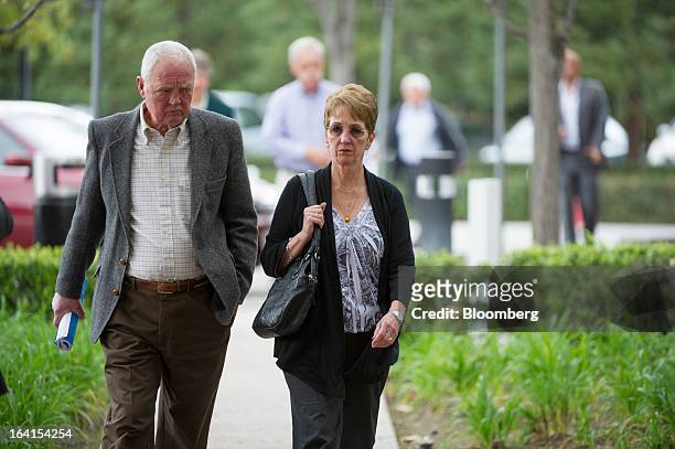 Shareholders arrive for the Hewlett-Packard Co. Annual meeting in Mountain View, California, U.S., on Wednesday, March 20, 2013. Hewlett-Packard Co....