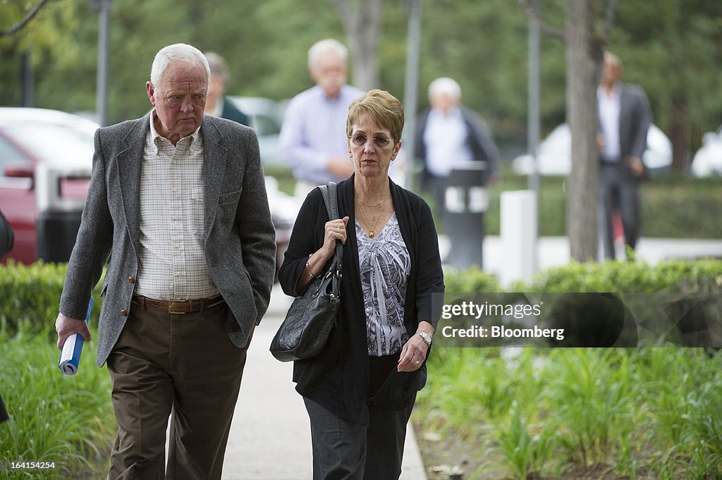 Images Outside of The Hewlett-Packard Co. Annual Shareholders Meeting