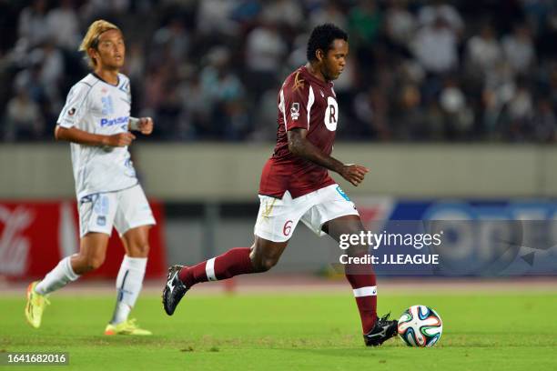 Fabio Henrique Simplicio of Vissel Kobe in action during the J.League Yamazaki Nabisco Cup quarter final first leg between Vissel Kobe and Gamba...