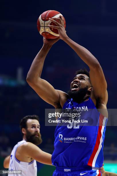 Karl-Anthony Towns of the Dominican Republic drives to the basket against Luigi Datome of Italy in the second quarter during the FIBA Basketball...