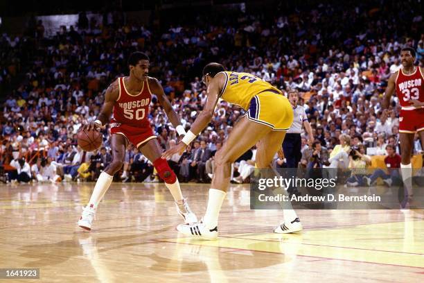 Ralph Sampson of the Houston Rockets drives during the 1985 NBA game against Kareem Abdul-Jabbar of the Los Angeles Lakers at the Forum in Los...