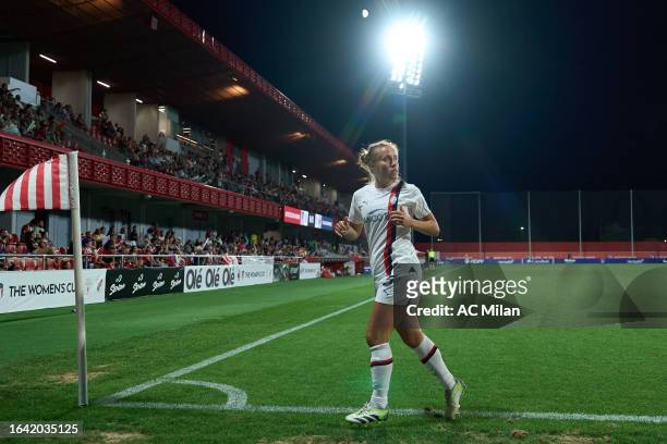 Valentina Cernoia of AC Milan prepares to take a corner kick during The Women's Cup Final match between AC Milan and Atletico de Madrid at Centro...