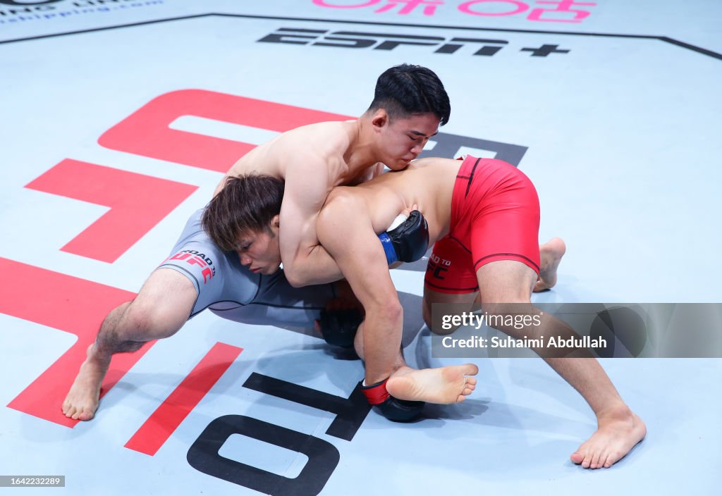 Haraguchi Tibia Shin Haraguchi of Japan takes down Jae Hyun Park of South Korea in a ...