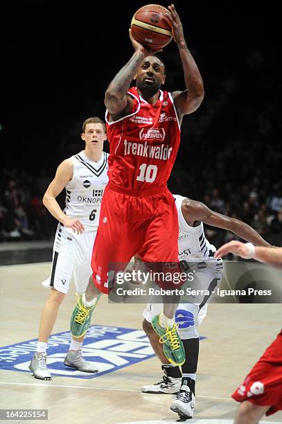 Troy Bell of Trenkwalder in action during the LegaBasket Serie A match between Oknoplast Bologna and Trenkwalder Reggio Emilia at Unipol Arena on...