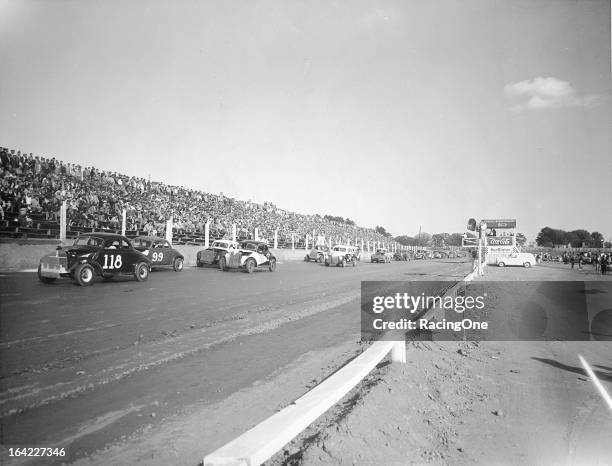 Salem Raceway 132 Salem Speedway Stock Photos, High-Res Pictures, and Images - Getty ...