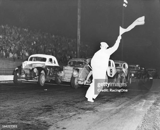 Flagman Races 333 Race Car Green Flag Stock Photos, High-Res Pictures, and Images ...